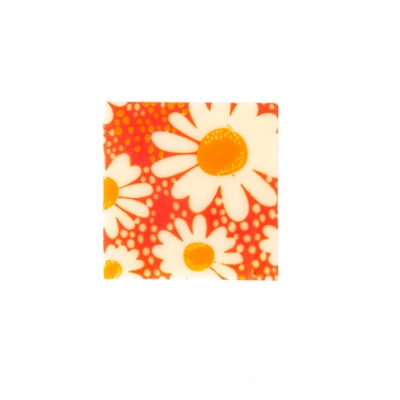 Placas Margaritas Fondo Rojo 30 X 30 mm. Chocolate Blanco (220 u.)